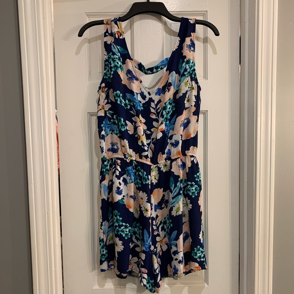 BeBop Floral Romper with Pockets!! - Picture 2 of 6